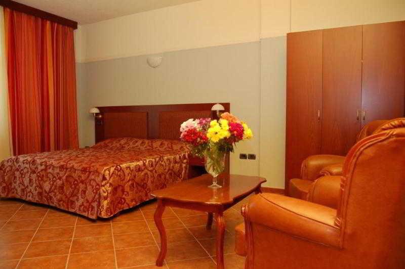 Elysee Hotel