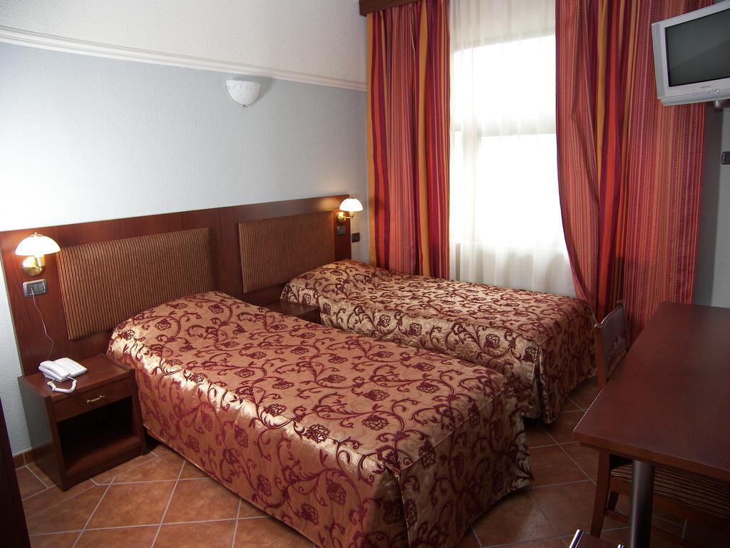 Elysee Hotel