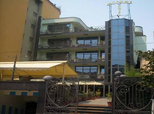 Elysee Hotel 4*