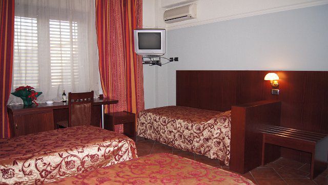 Elysee Hotel 4*